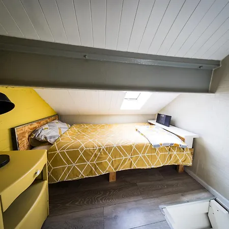 2 Independant Boutique One Sleeps 2 The Other Sleeps 4, Meadowhall, Arena, Free Parking Apartment