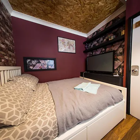Apartment 2 Independant Boutique One Sleeps 2 The Other Sleeps 4, Meadowhall, Arena, Free Parking