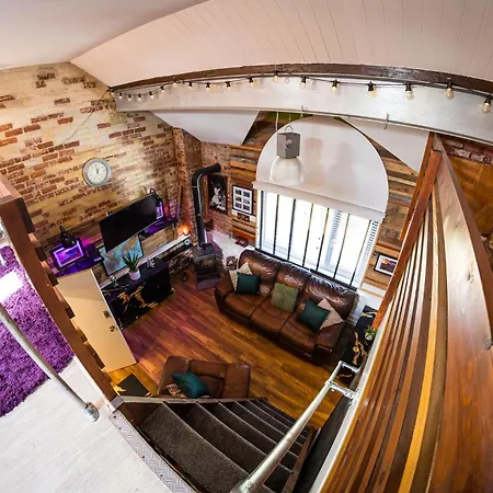 2 Independant Boutique One Sleeps 2 The Other Sleeps 4, Meadowhall, Arena, Free Parking Sheffield