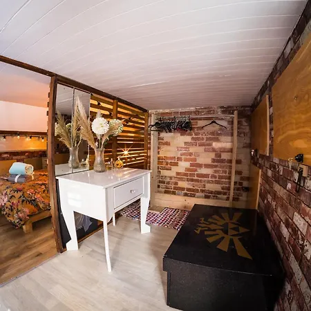 2 Independant Boutique One Sleeps 2 The Other Sleeps 4, Meadowhall, Arena, Free Parking