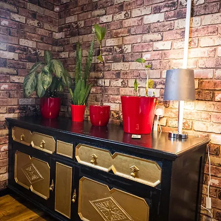 Apartment 2 Independant Boutique One Sleeps 2 The Other Sleeps 4, Meadowhall, Arena, Free Parking *